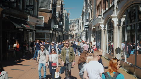 Street-With-Cafes-And-Boutiques-in-Amsterdam