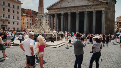 Pantheon-Building-With-Fountain-Rome