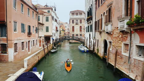 Kayakers-on-a-Narrow-Canal-in-Venice