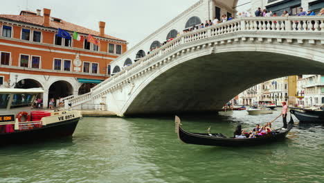 Boote-Auf-Dem-Canal-Grande-Von-Venedig