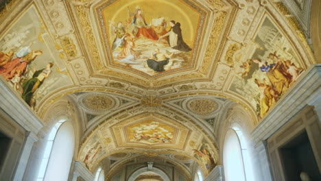 Decke-Des-Vatikanmuseums-Mit-Fresken-Bemalt