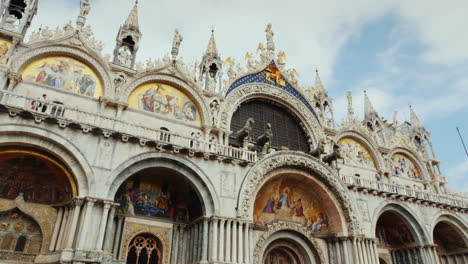 Fachada-De-La-Catedral-De-San-Marcos-En-Venecia
