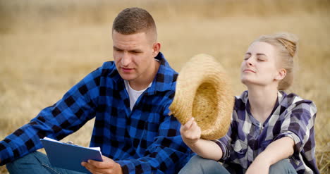 Young-Farmers-Discussing-At-Wheat-Field-12