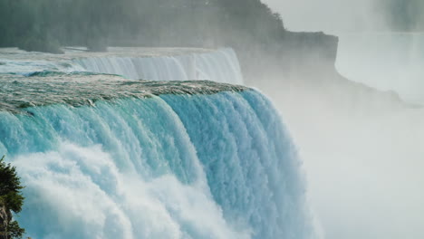 Niagara-Falls-Cascade-in-Slow-Motion