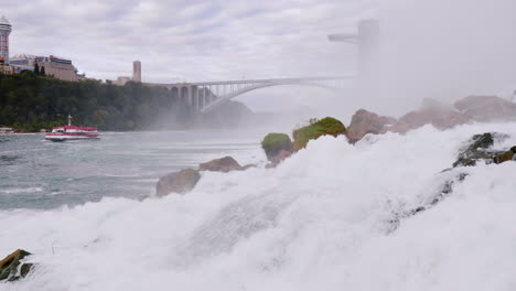 Rocks-at-Base-of-Niagara-Falls-