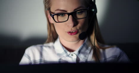 Businesswoman-Using-Headset-And-Laptop-In-Office