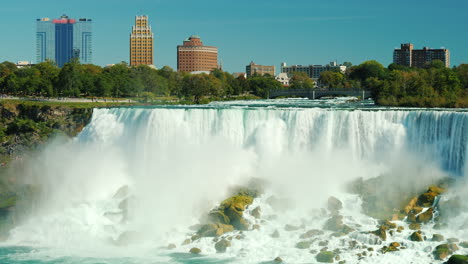 Hotels-Overlooking-Niagara-Falls