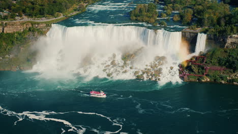 Niagara-Falls-and-Boat