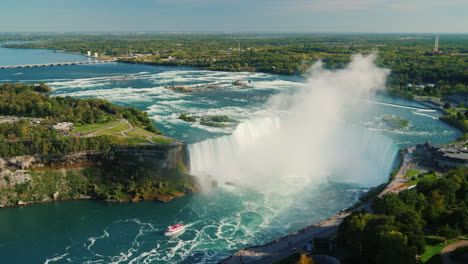 Boat-by-Niagara-Horseshoe-Waterfalls