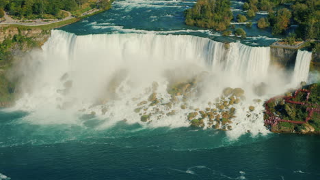 The-Niagara-River-and-Niagara-Falls