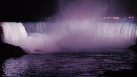 Niagara-Waterfalls-Illuminated-at-Night