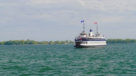 Ferry-Canadiense-De-Pasajeros
