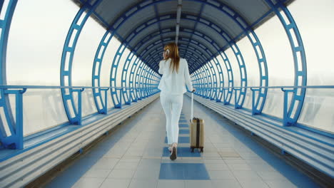 Stylish-Business-Woman-In-White-Suit-Goes-Through-The-Tunnel-Or-The-Transition-From-The-Glass-Lucky-