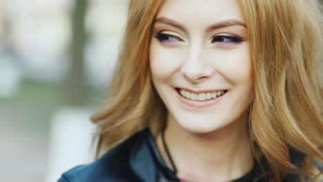 Portrait-Of-A-Young-Blue-Eyed-Woman-Smiling-At-The-Camera-Hd-Video