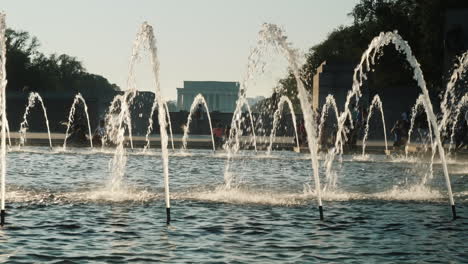 Fountain-by-Lincoln-Memorial