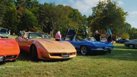 Classic-Corvettes-at-Car-Show