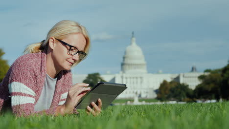 Woman-Using-Tablet-by-Capitol-Building