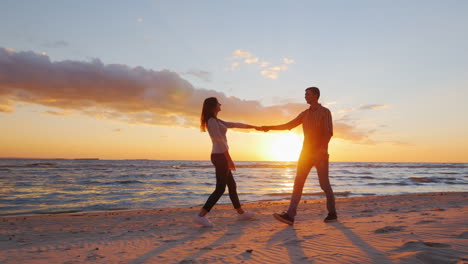 Romantic-Couple-Walking-On-The-Beach-At-Sunset-Holding-Hands-Having-A-Good-Time-Prores-Hq-10-Bit-Vid