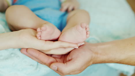 Palms-Mom-And-Dad-Keep-Small-Feet-Baby-Feet-Custody-And-Care-Of-Parents-A-Happy-And-Healthy-Family
