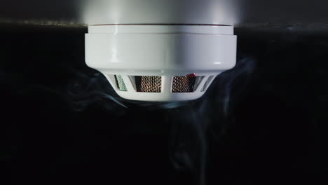 The-Smoke-Detector-Is-Triggered-By-A-Trickle-Of-Dum-The-Red-Indicator-Lights-Up-4k-Video