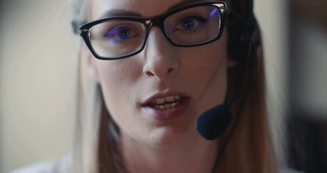 Close-Up-Ow-Woman-Working-In-Call-Center