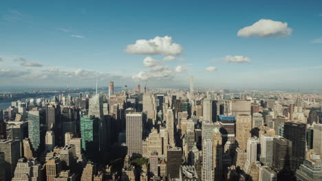 Panning-Hyperlapse:-Top-View-Of-The-Business-District-Of-Manhattan-In-New-York