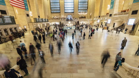 A-Crowd-Of-Passengers-Moves-Quickly-Around-The-Famous-Central-Station-Terminal-In-New-York