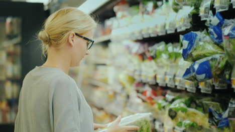 Woman-Chooses-Fresh-Vegetables-In-The-Organic-Department-Of-The-Supermarket-4k-Video