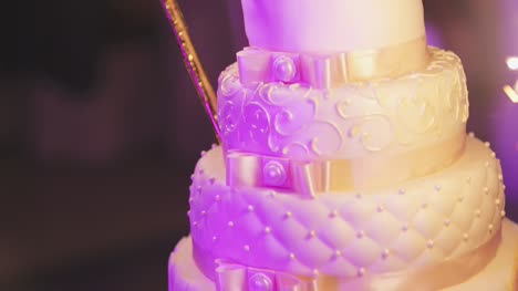 Close-Up-Of-Wedding-Cake-At-Reception