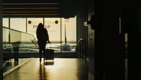 The-Silhouette-Of-The-Passenger-Comes-With-A-Travel-Bag-To-Board-The-Plane