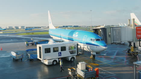 The-Klm-Air-Liner-Arrives-At-The-Airport-Terminal-The-Accordion-Gate-Joins-The-Aircraft-Door-Prepari