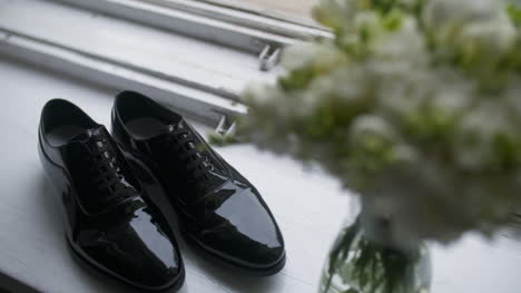 Elegant-Black-Shoes-Groom-Preparation-For-Wedding-