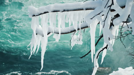 Winter-Bei-Niagara-Falls-Mit-Eis-Und-Schnee-Gefroren-12