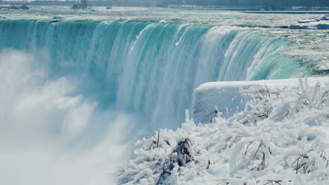 Winter-Bei-Niagara-Falls-Mit-Eis-Und-Schnee-Gefroren-14