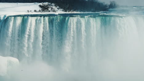Winter-At-Niagara-Falls-Frozen-With-Ice-And-Snow-24