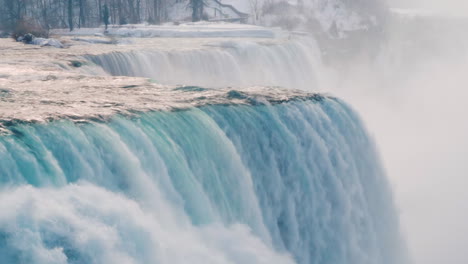 Winter-At-Niagara-Falls-Frozen-With-Ice-And-Snow-26