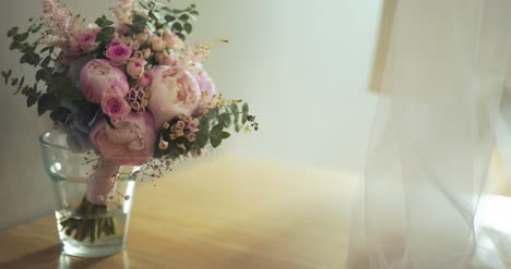 Wedding-Bouquet-At-Bride-Preparations-3