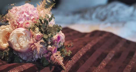Wedding-Bouquet-At-Bride-Preparations-4