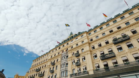 Schönes-Gebäude-Des-Grand-Hotel-In-Stockholm-Schweden-Hier-Ruhen-Die-Nobelpreisträger