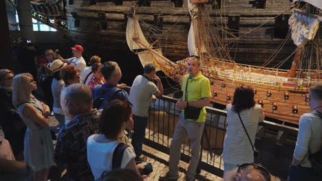 The-Guide-Tells-Visitors-The-History-Of-The-Sunken-Ship-Vasa