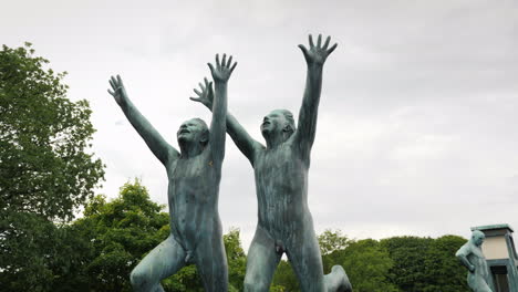 Statue-Of-Two-Boy-Rush-Up-Hands-In