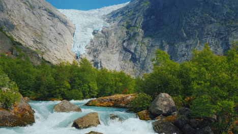 Die-Unglaubliche-Natur-Norwegens-Sind-Die-Berge-Und-Der-Brixdal-gletscher-Kippen-4k-video