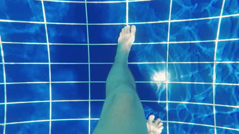 Men's-Feet-At-The-Bottom-Of-The-Pool