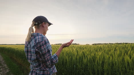 Business-Woman-Agronomist-Talking-On-The-Phone-Near-The-Wheat-Field