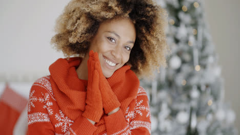 Smiling-happy-young-woman-in-a-Christmas-outfit