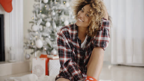 Thoughtful-woman-in-front-of-a-decorated-Xmas-tree
