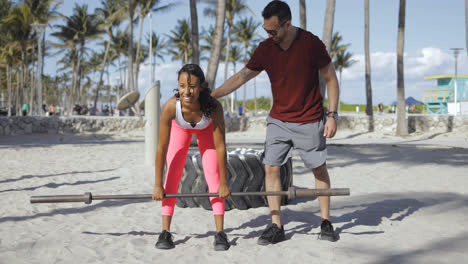 Man-supporting-girl-with-squats-on-beach