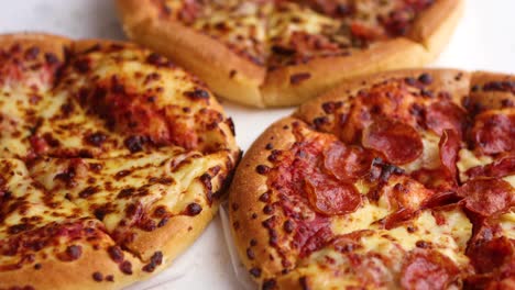 Pepperoni-pizza-closeup-with-selective-focus