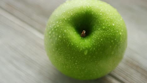 Green-ripe-apple-with-water-drops