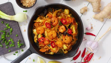 Fresh-fried-noodles-with-vegetables-with-shrimps-served-in-black-iron-pan--With-various-ingredients